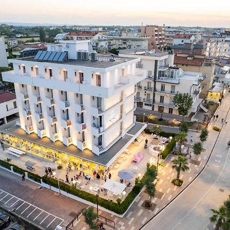 Hotel Albatros Римини Экстерьер фото