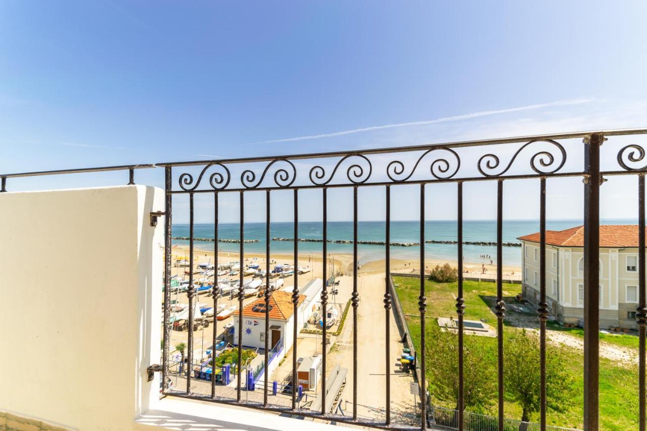 Hotel Albatros Римини Экстерьер фото
