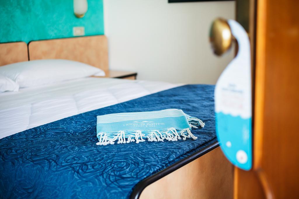 Hotel Albatros Римини Экстерьер фото