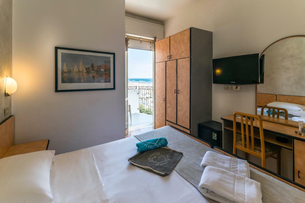 Hotel Albatros Римини Экстерьер фото